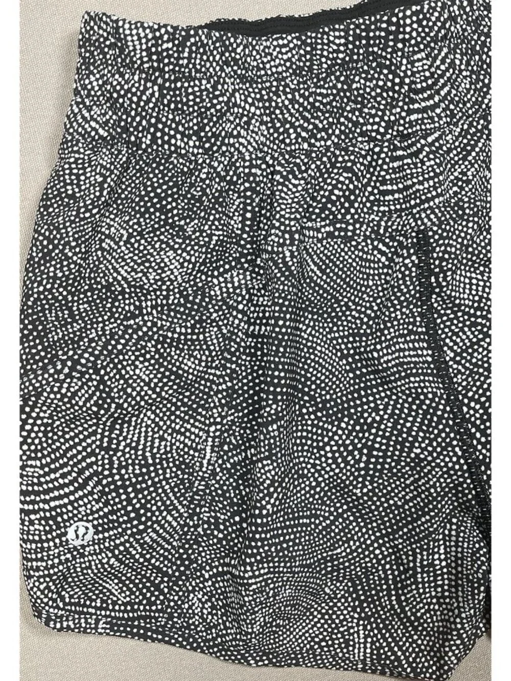 Lululemon Tracker Elastic Waist Lined Black White Dotted Shorts - Women Size 8